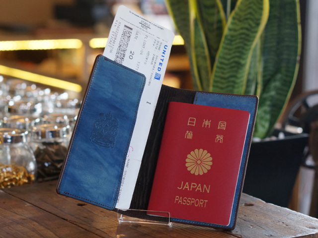 福山レザーパスポートケース